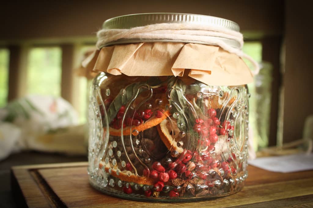 DIY Dried Simmer Pot Jars - A Heartwarming Gift For Any Season - The ...